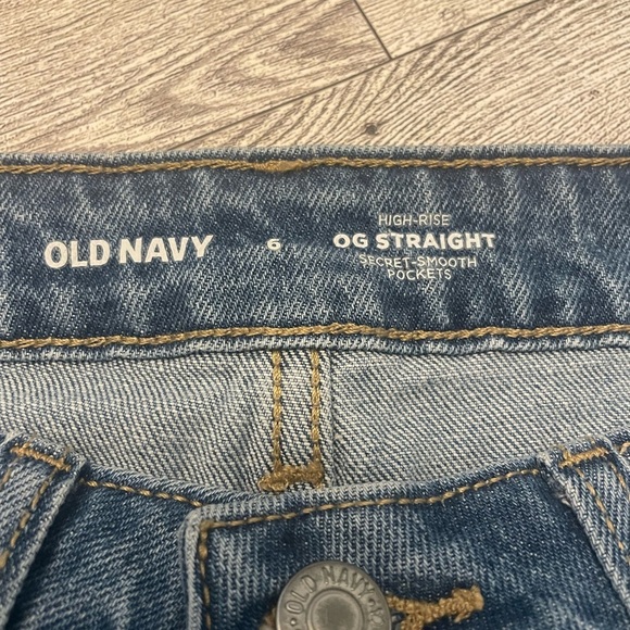 NWOT Old Navy High Rise OG Straight Denim Shorts 2.5” inseam Size 6 - Picture 4 of 6